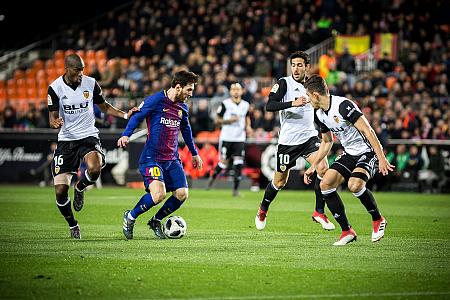 Best dribblers in the big-5: Messi ahead of Saint-Maximin