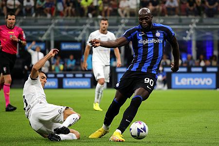 Global analysis of player loans